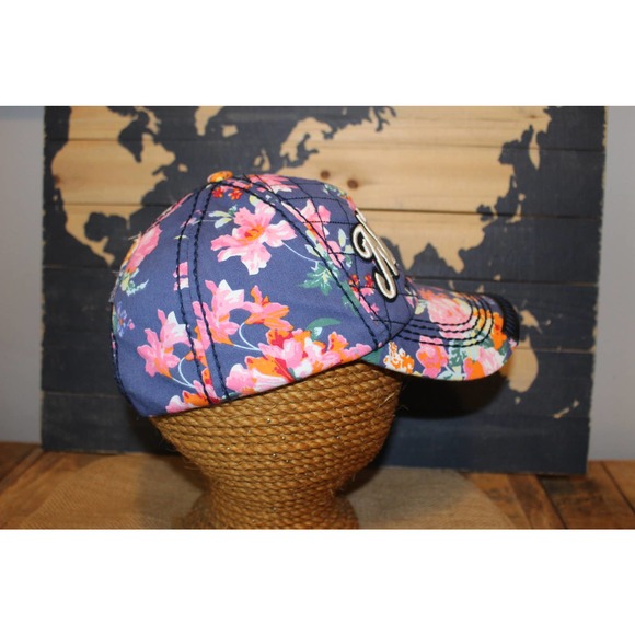 Robin Ruth Floral designed New York Empire State Building hat - Picture 8 of 10
